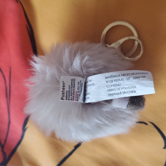 Pusheen Fluffy Pom Keychain - Picture 5 of 6